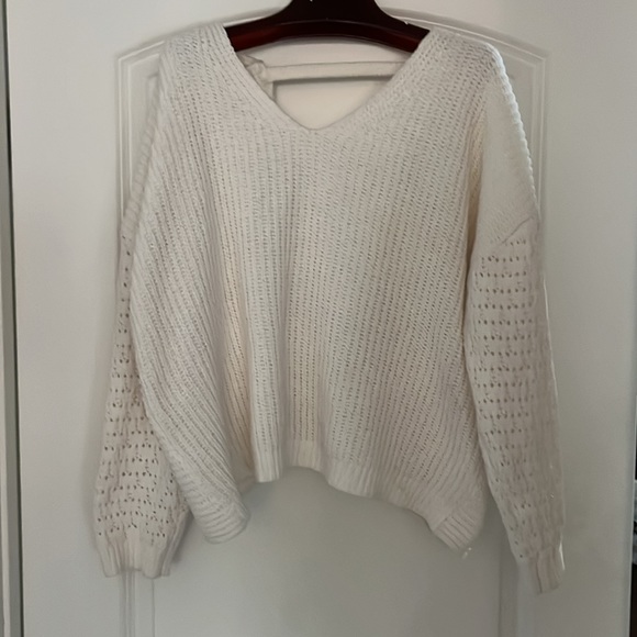 Women’s Daytrip sweater size medium. Cream. - Picture 6 of 7